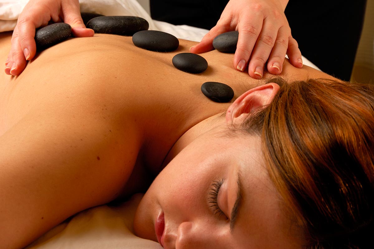 HOT-STONE-MASSAGE-2 https://queenbeauty.fi/wp-content/uploads/2025/01/HOT-STONE-MASSAGE-2.jpg